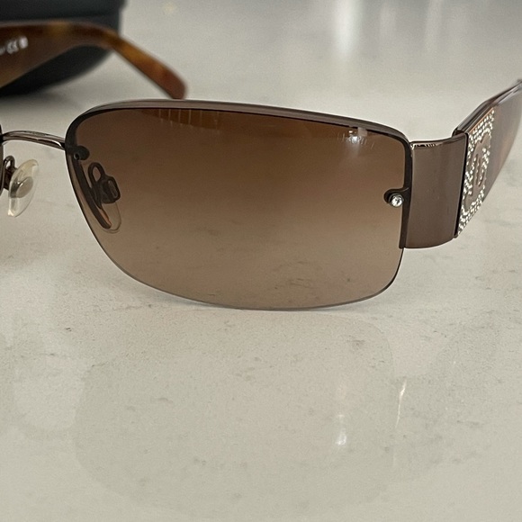 Authentic Chanel 4117B Vintage Sunglasses - Picture 11 of 16